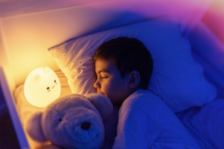 Quelles sont les différentes façons de réveiller un enfant pour l